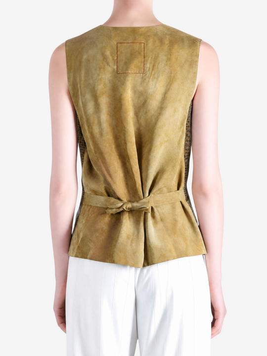 Green tops worn a person,showing the tops fit