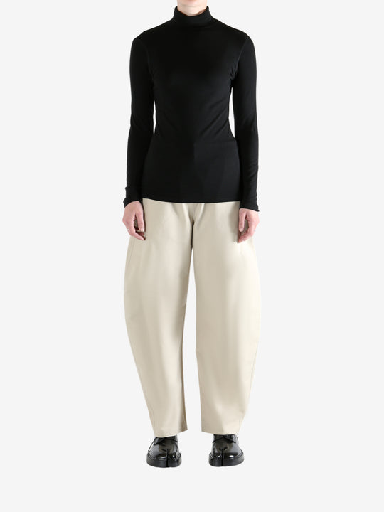 Black t-shirt, full body view