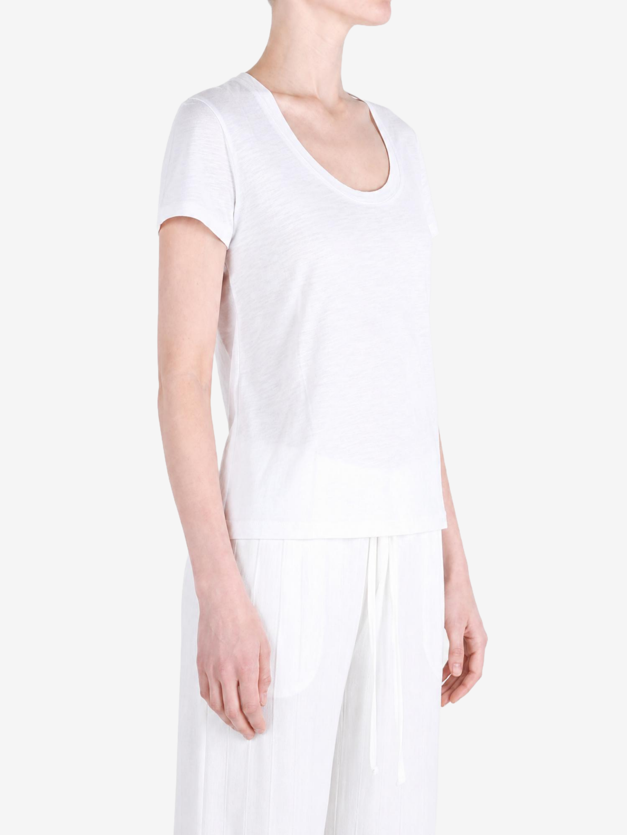 White t-shirt, full body view