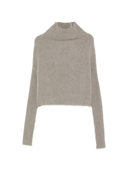 Grey top, front view