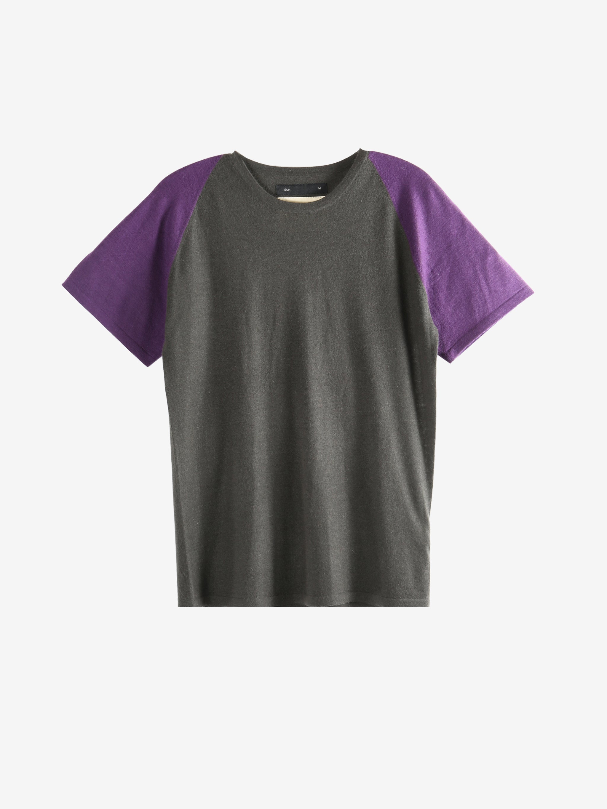 Grey t-shirt, front view