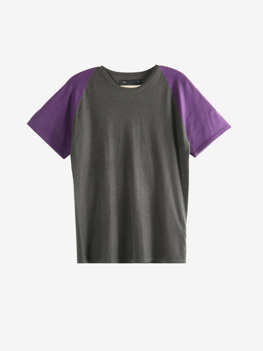 Grey t-shirt, front view