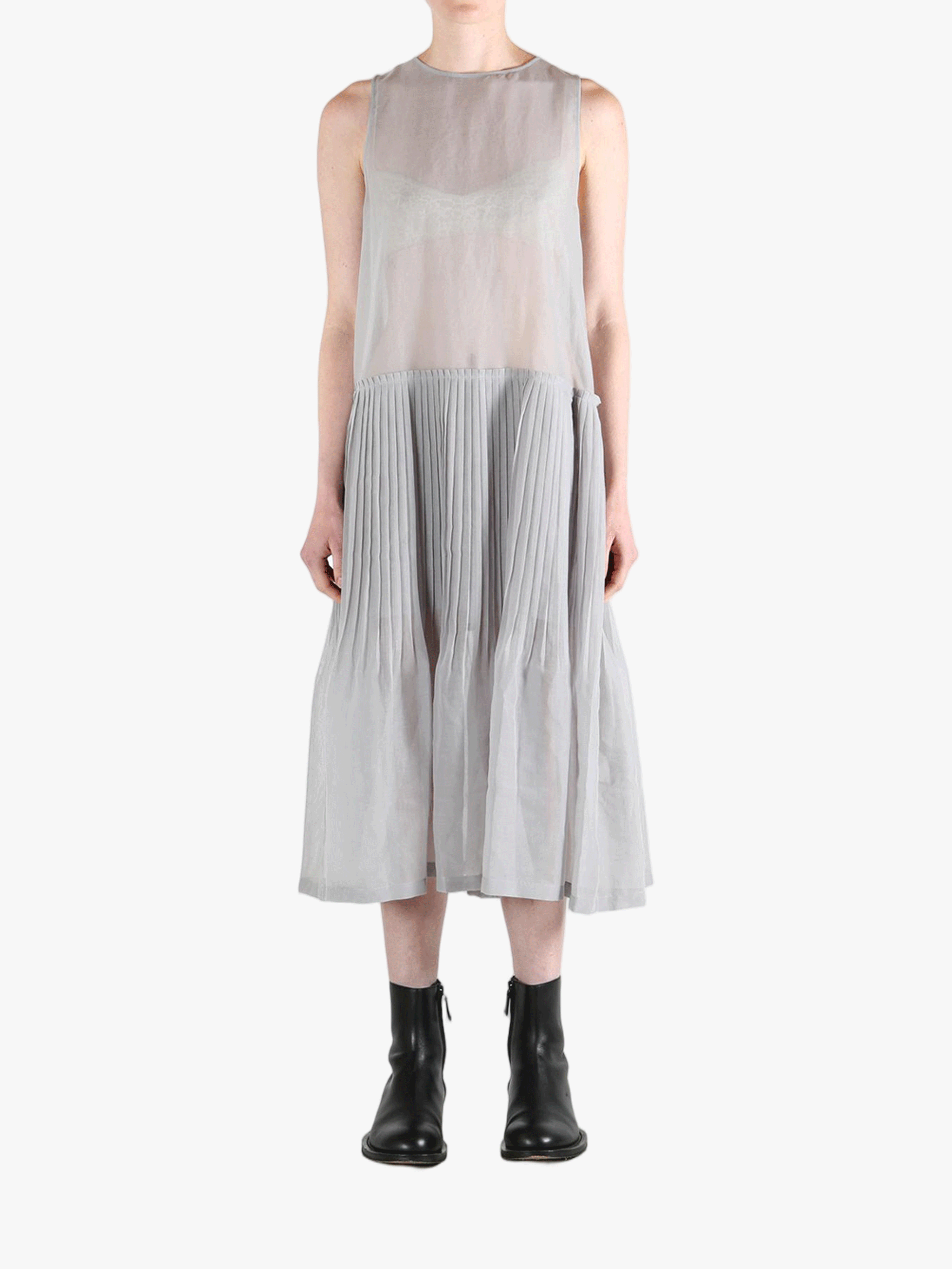 Gray skirt,full body view