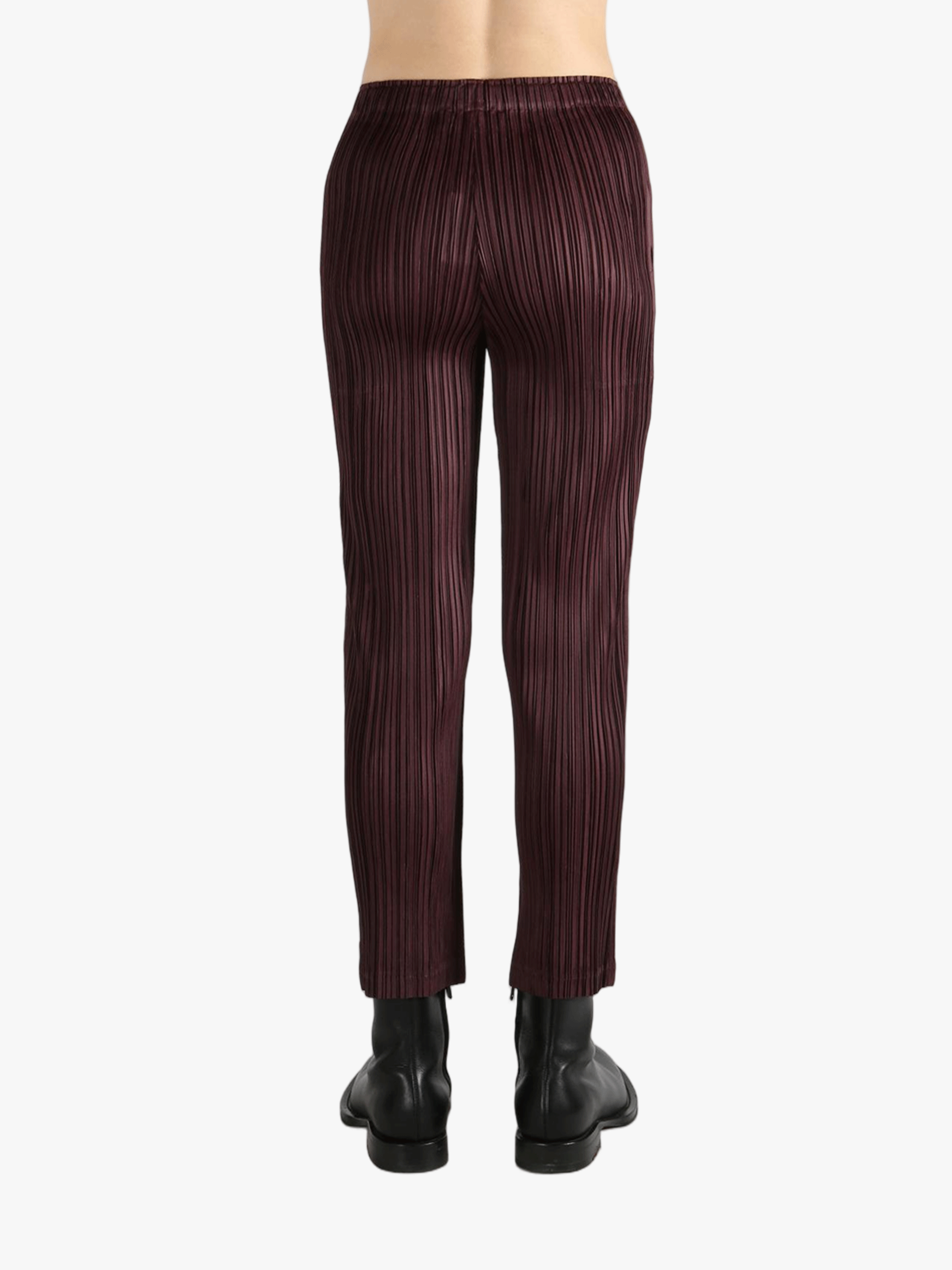 Brown pant worn by a person, showing the pant'fit