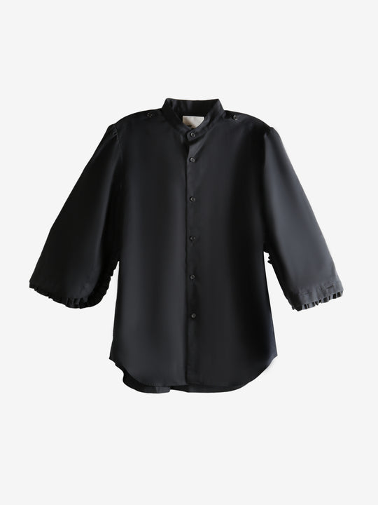 Black shirt, front view