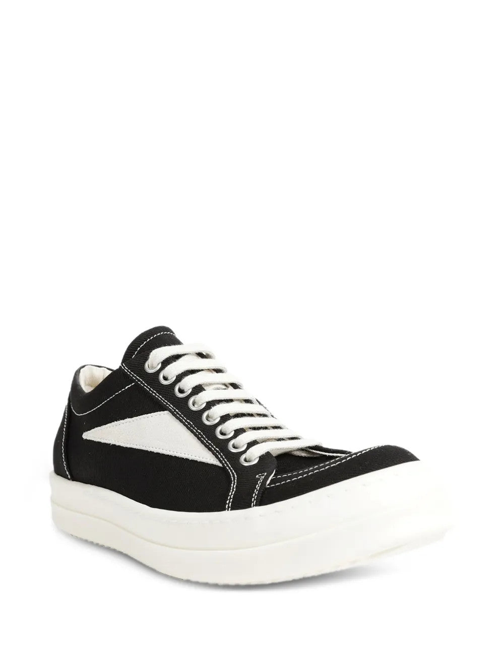 Black shoes, front view