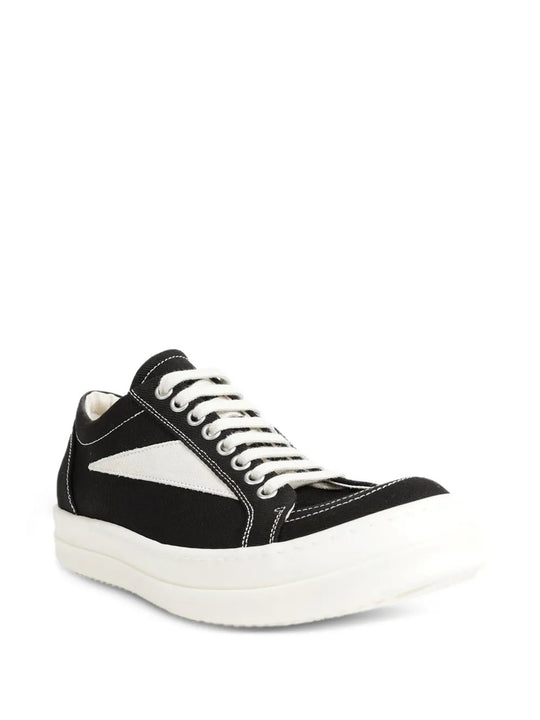 Black shoes, front view