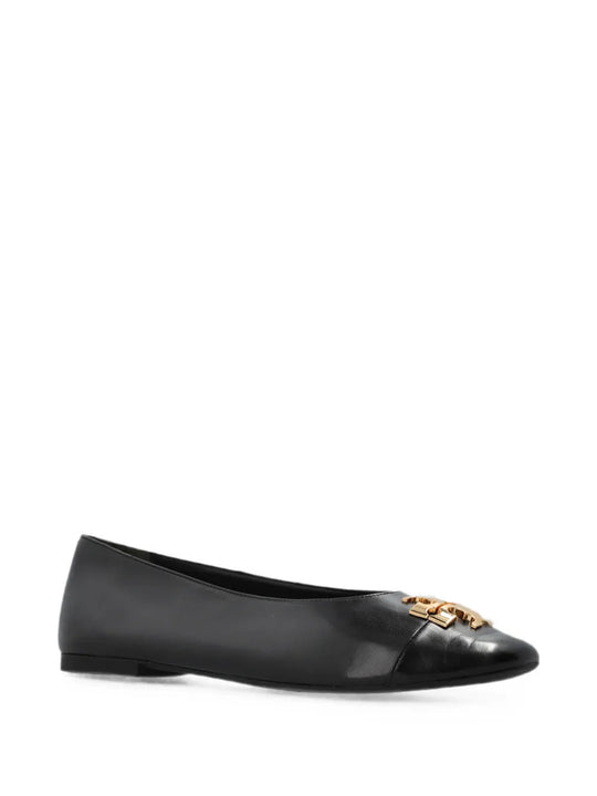 Black shoes, front view