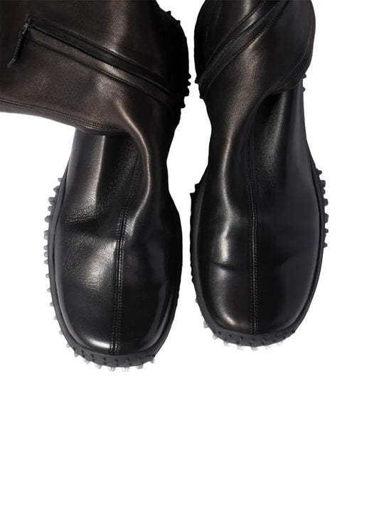Black boots, front view