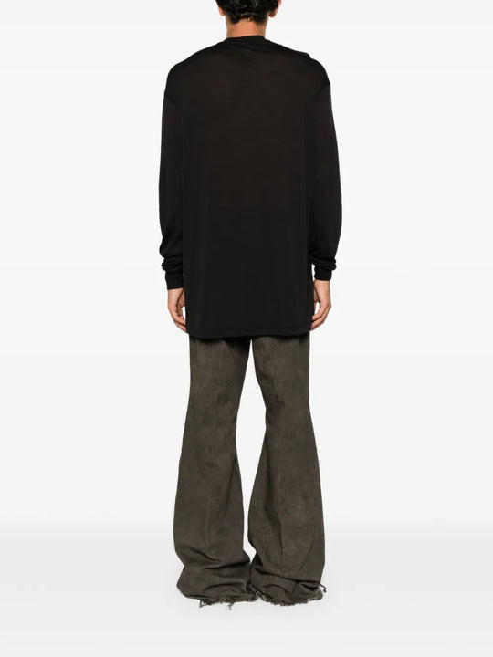 Black t-shirt, full body view
