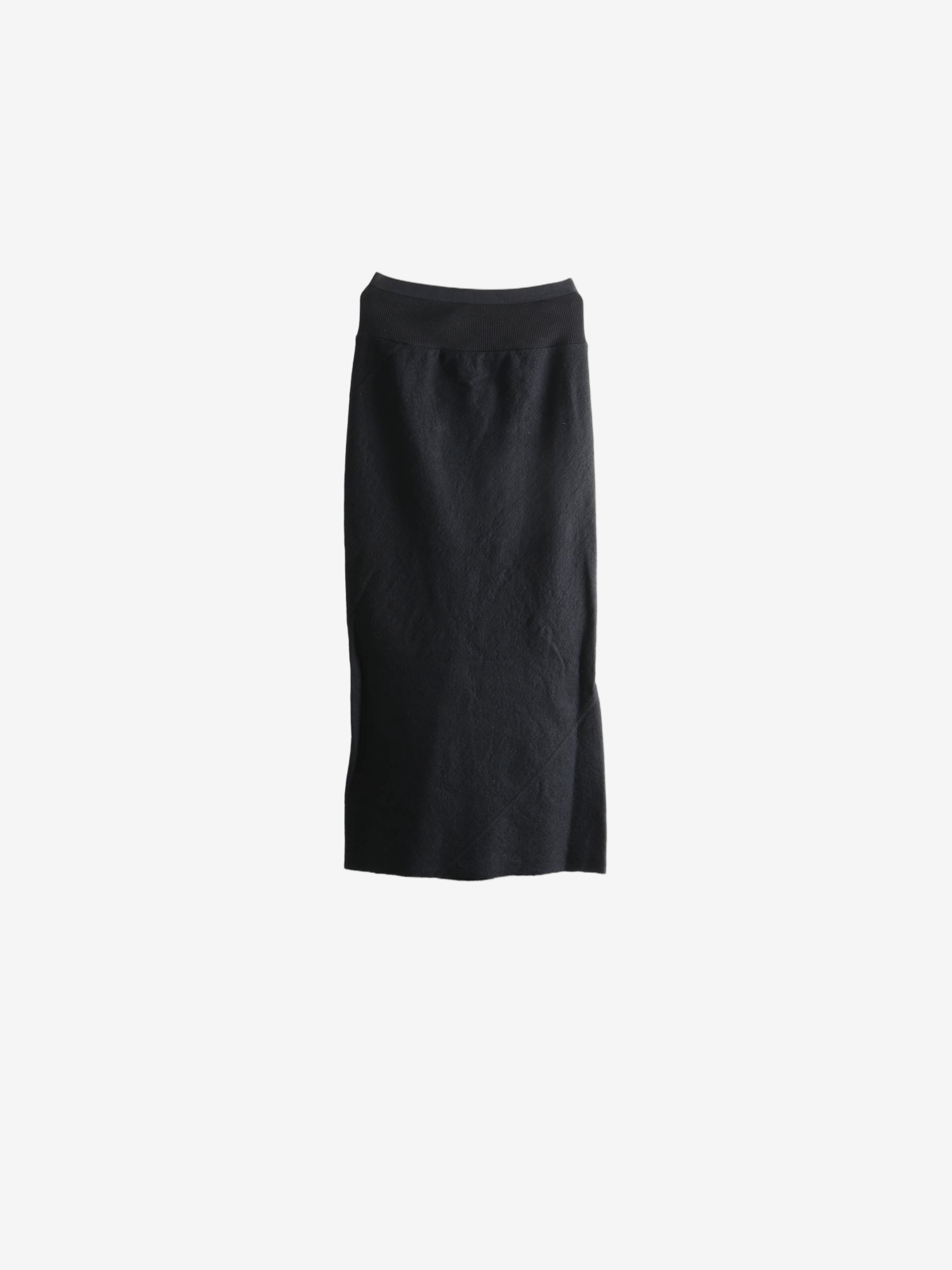 Black skirt, front view
