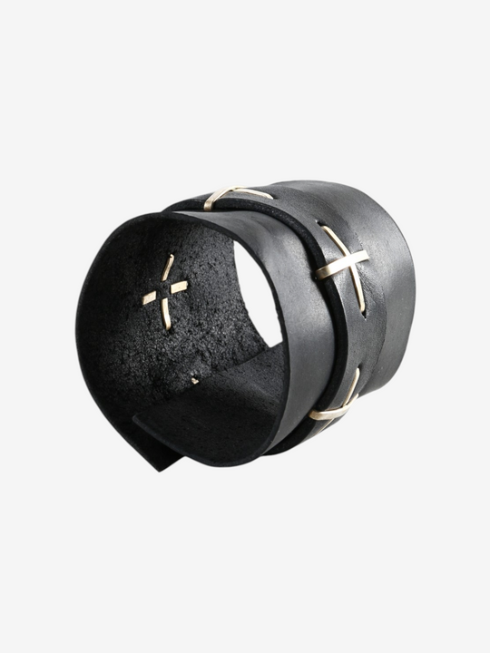 Black accessories, front view