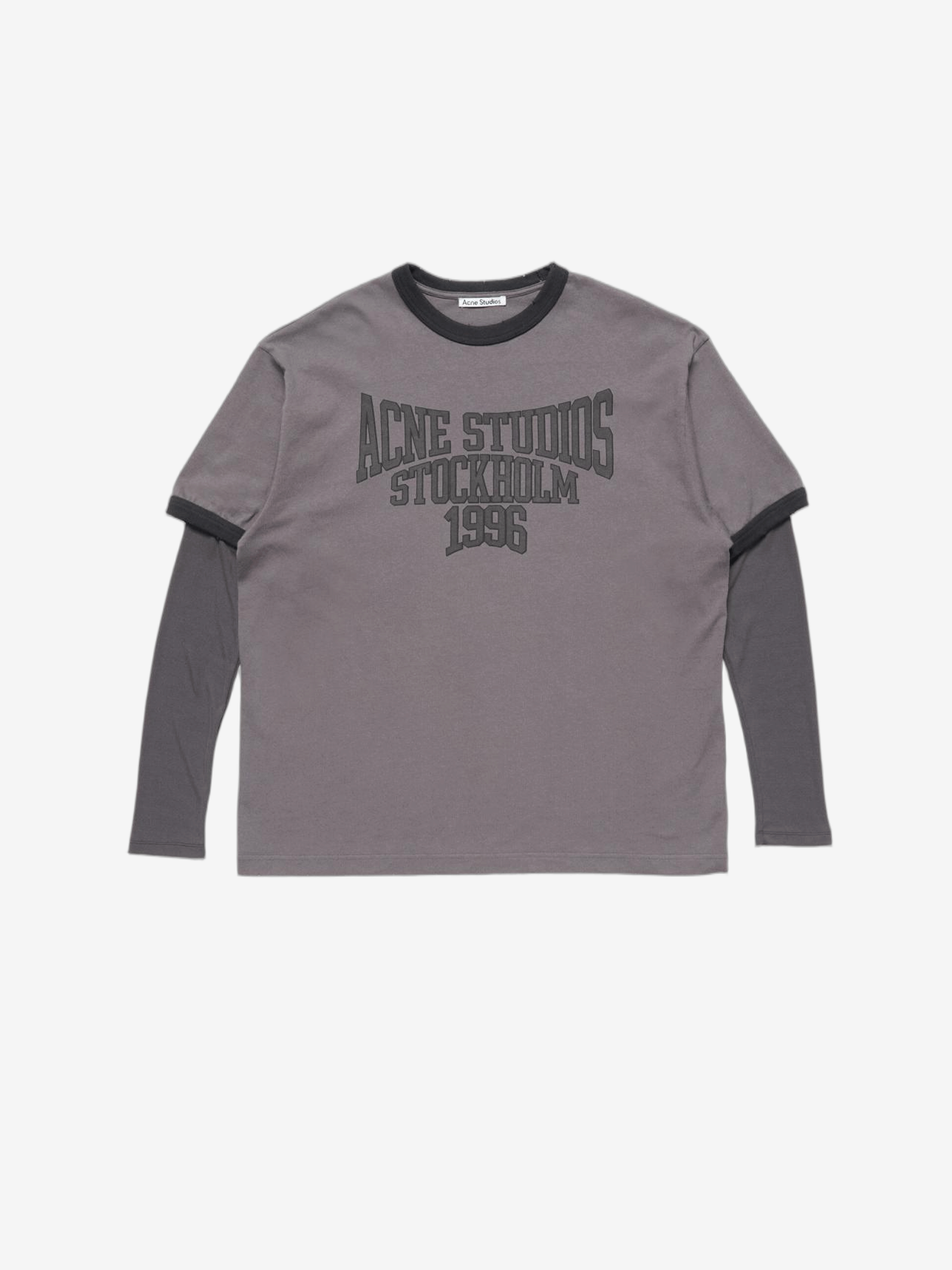 Grey t-shirt, front view