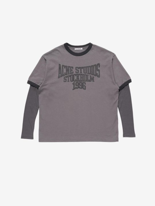 Grey t-shirt, front view