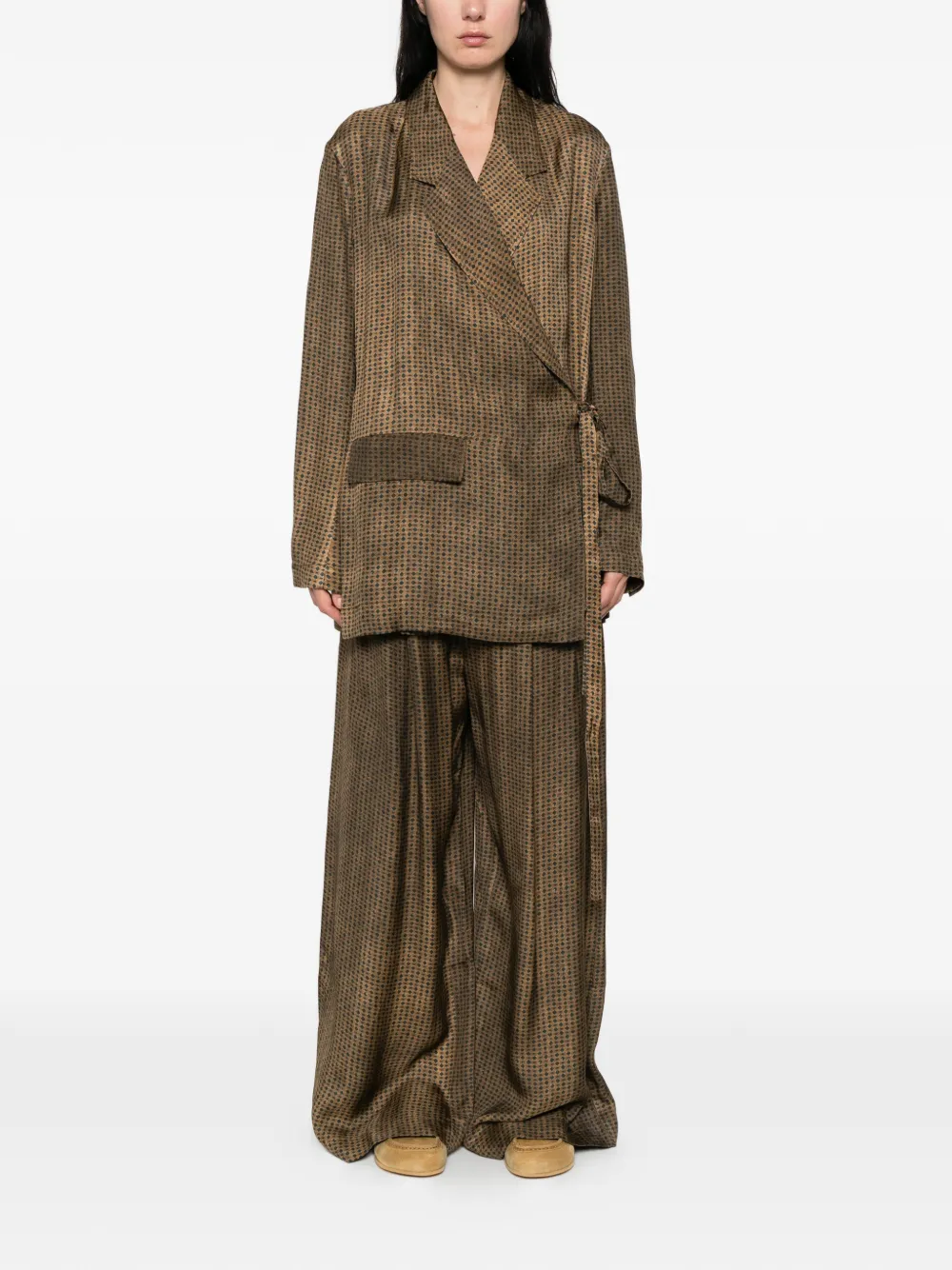brown jacket,full body view