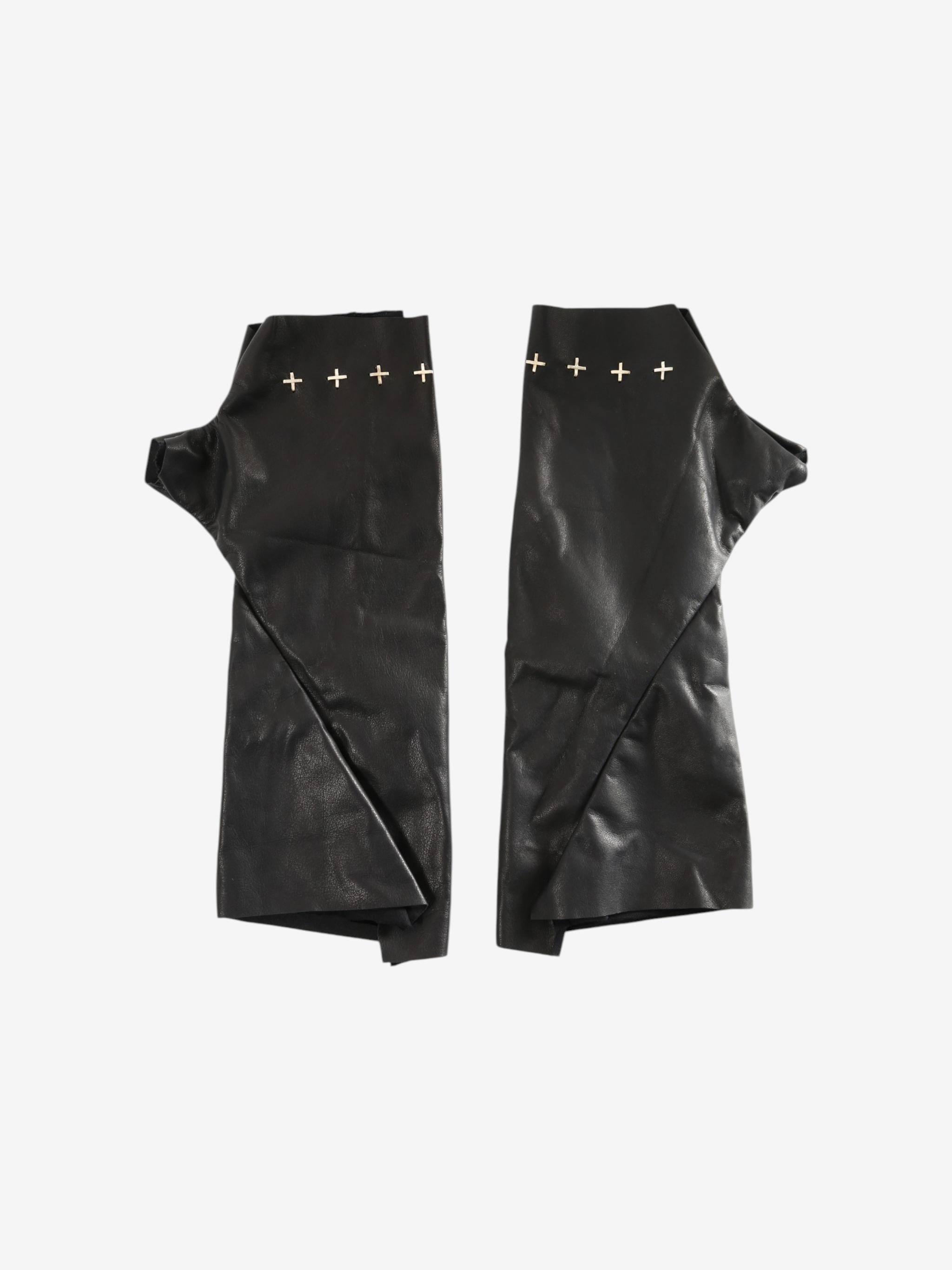Black accessories, front view