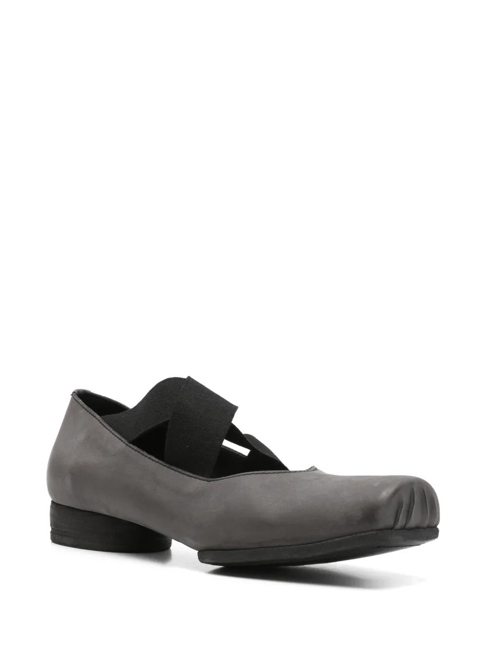 gray shoe,side view
