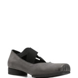 gray shoe,side view
