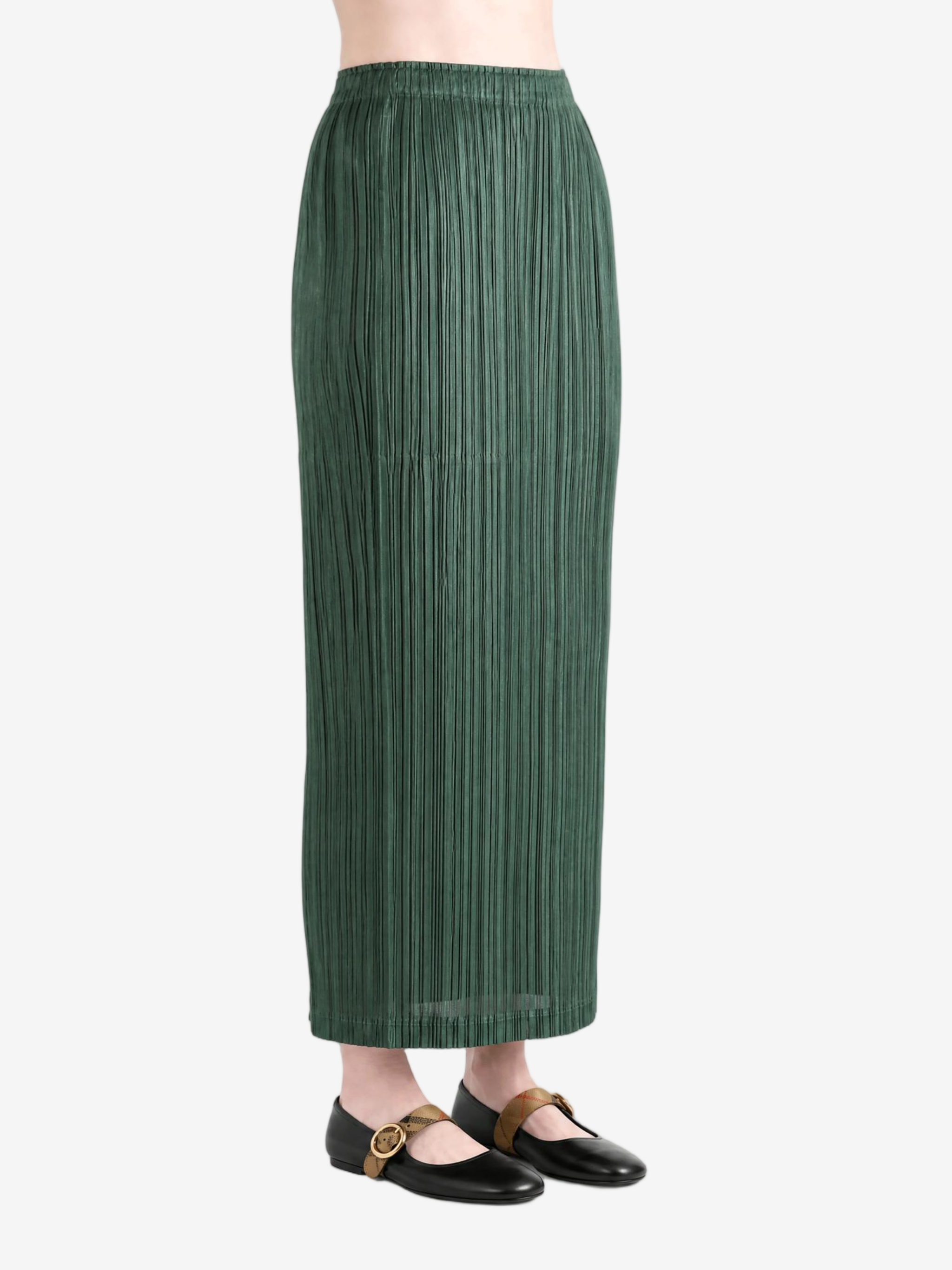 Green skirt, full body view