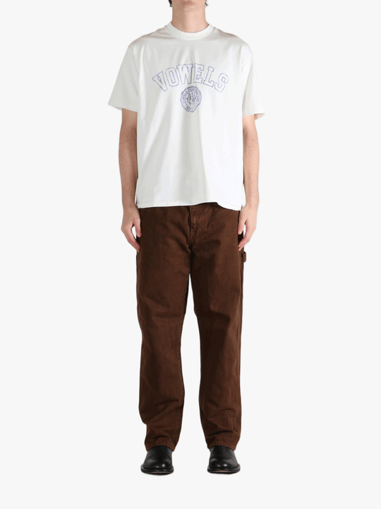 White t-shirt, full body view