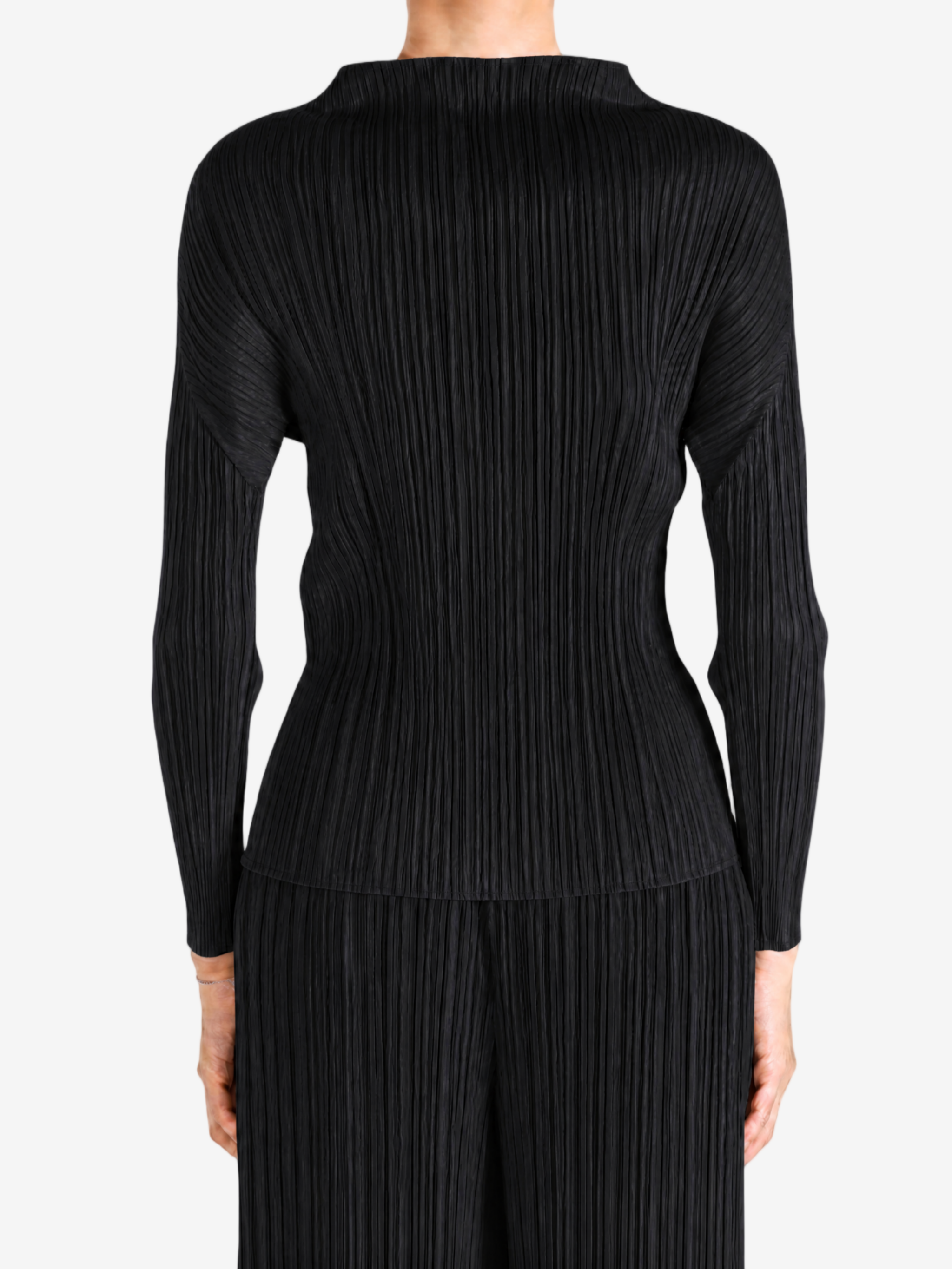 Black shirt, full body view