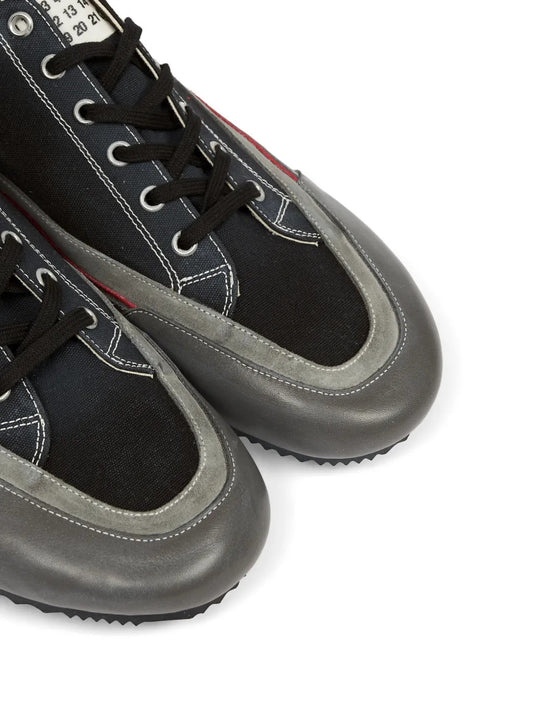 Black shoes, front view