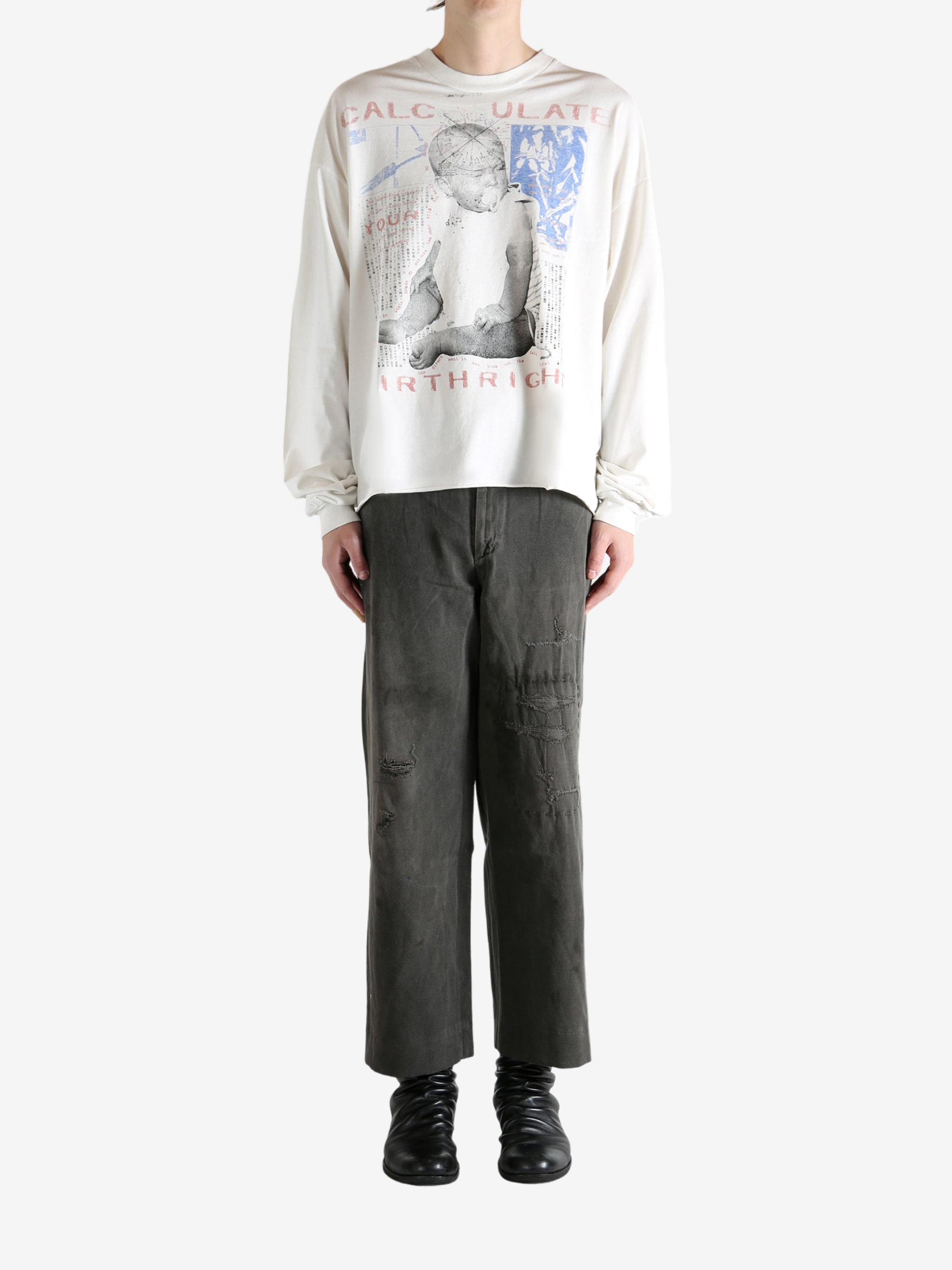 White t-shirt, full body view