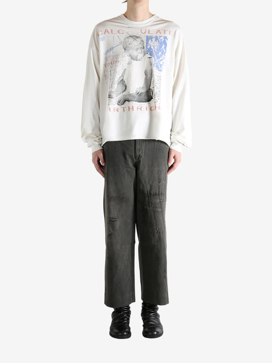 White t-shirt, full body view