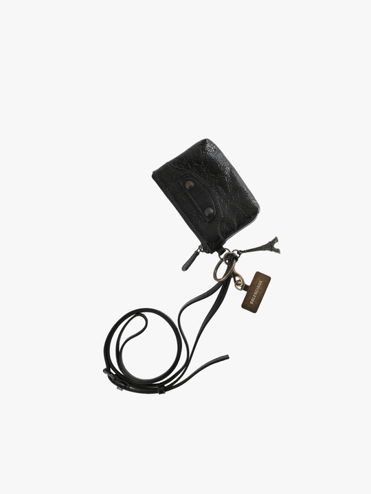 Black accessories, front view