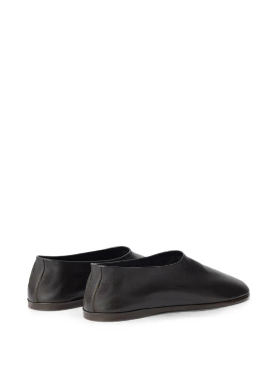 Black shoes, back view