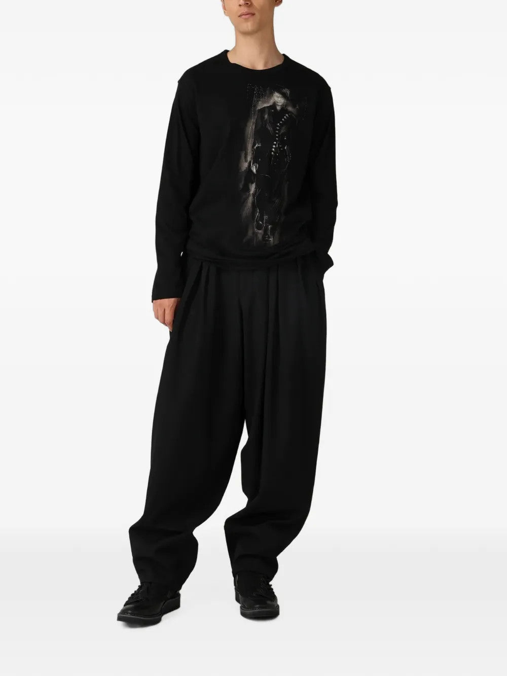 Black shirt, full body view
