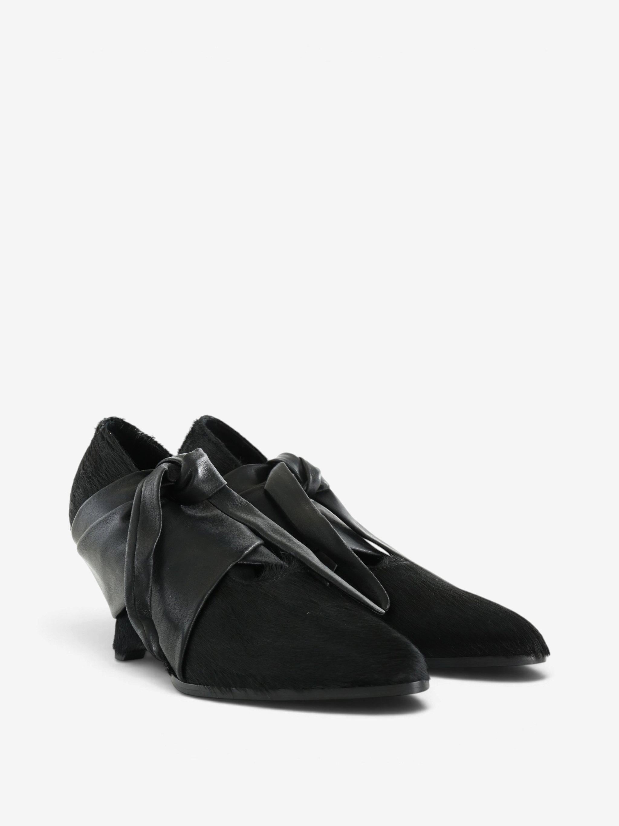 Black shoes, front view