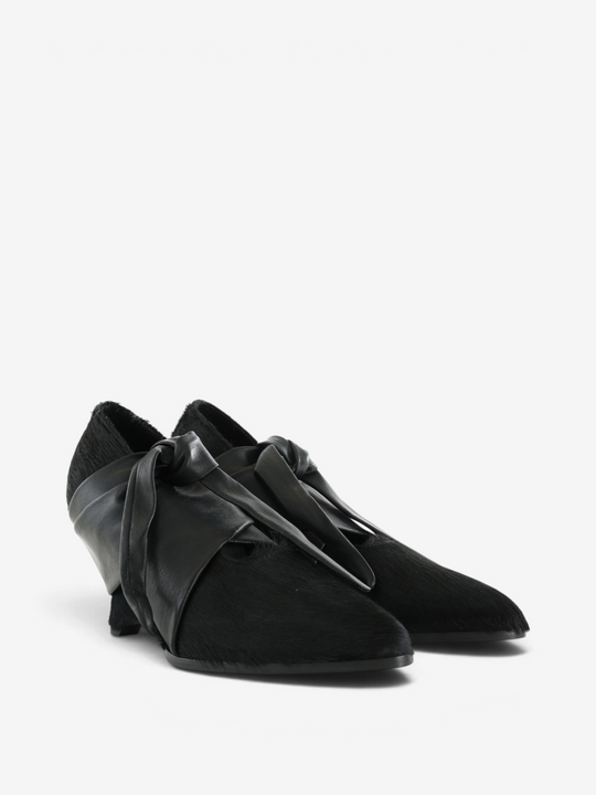 Black shoes, front view