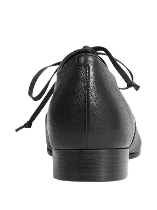Black shoes, front view