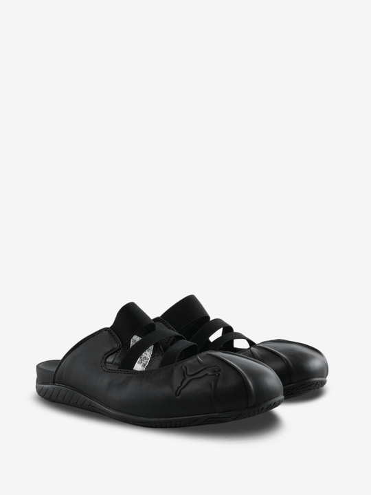 Black shoes, front view