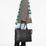 Blakc bag, full body view