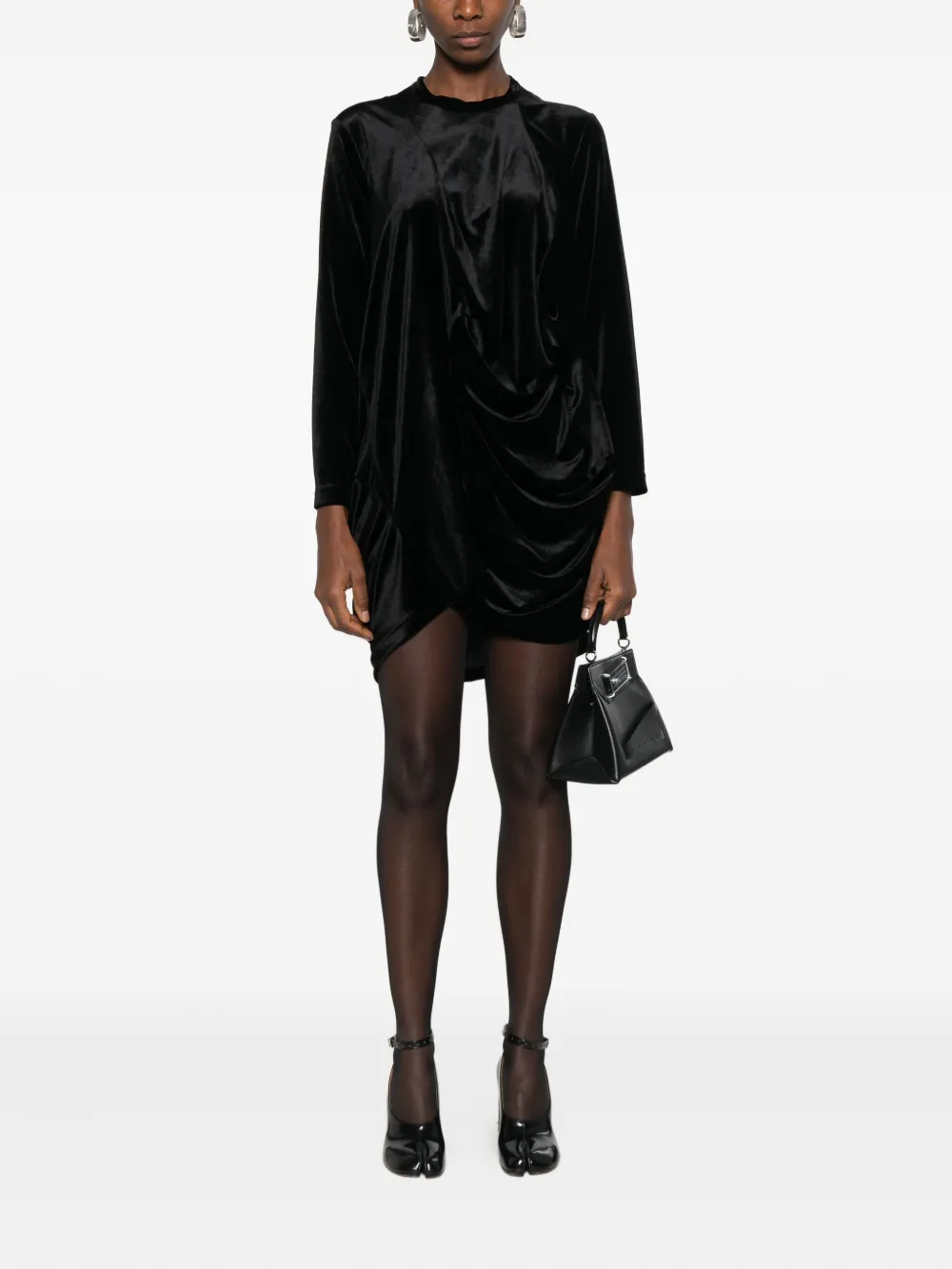 Black shirt,full body view