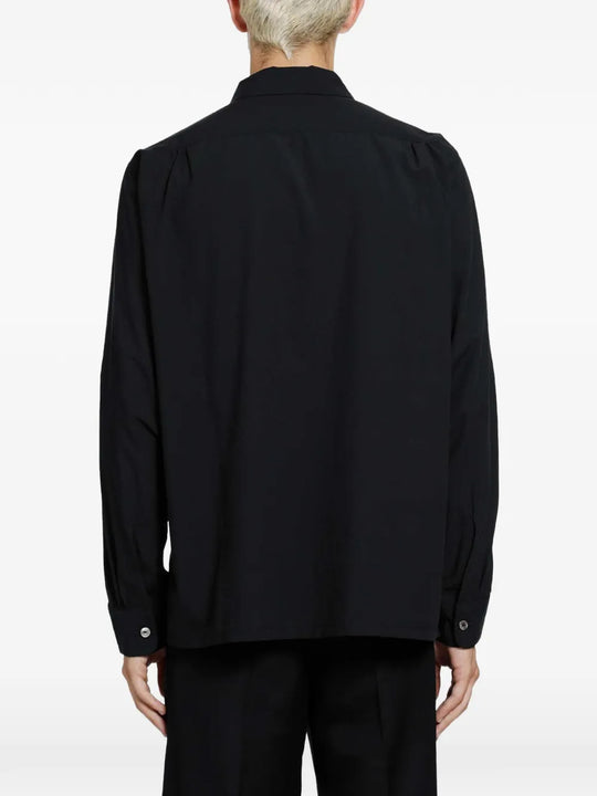 Black shirt, full body view