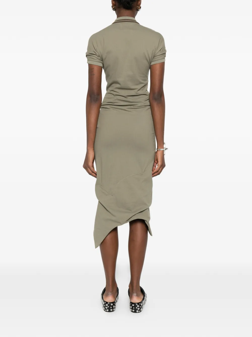  green dress,full body view