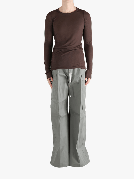 Brown t-shirt, full body view