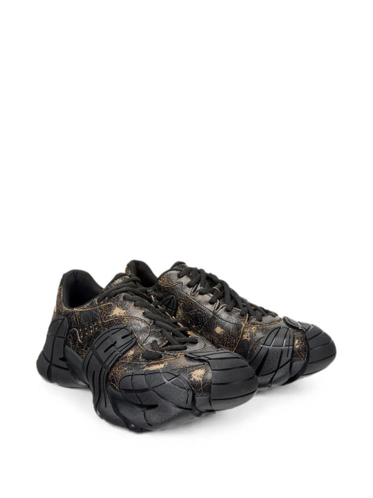 Black shoes, front view