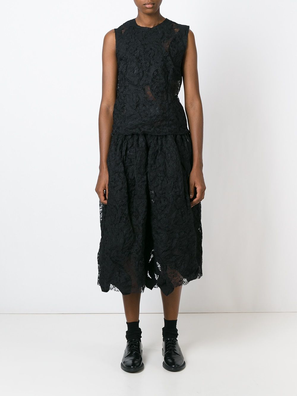 Black skirt,full body view