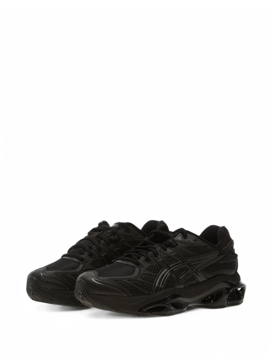 Black shoes, front view