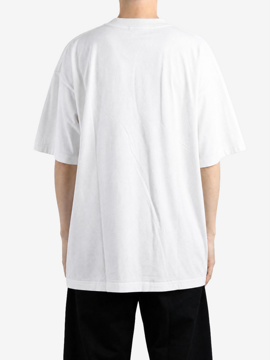White t-shirt, full body view