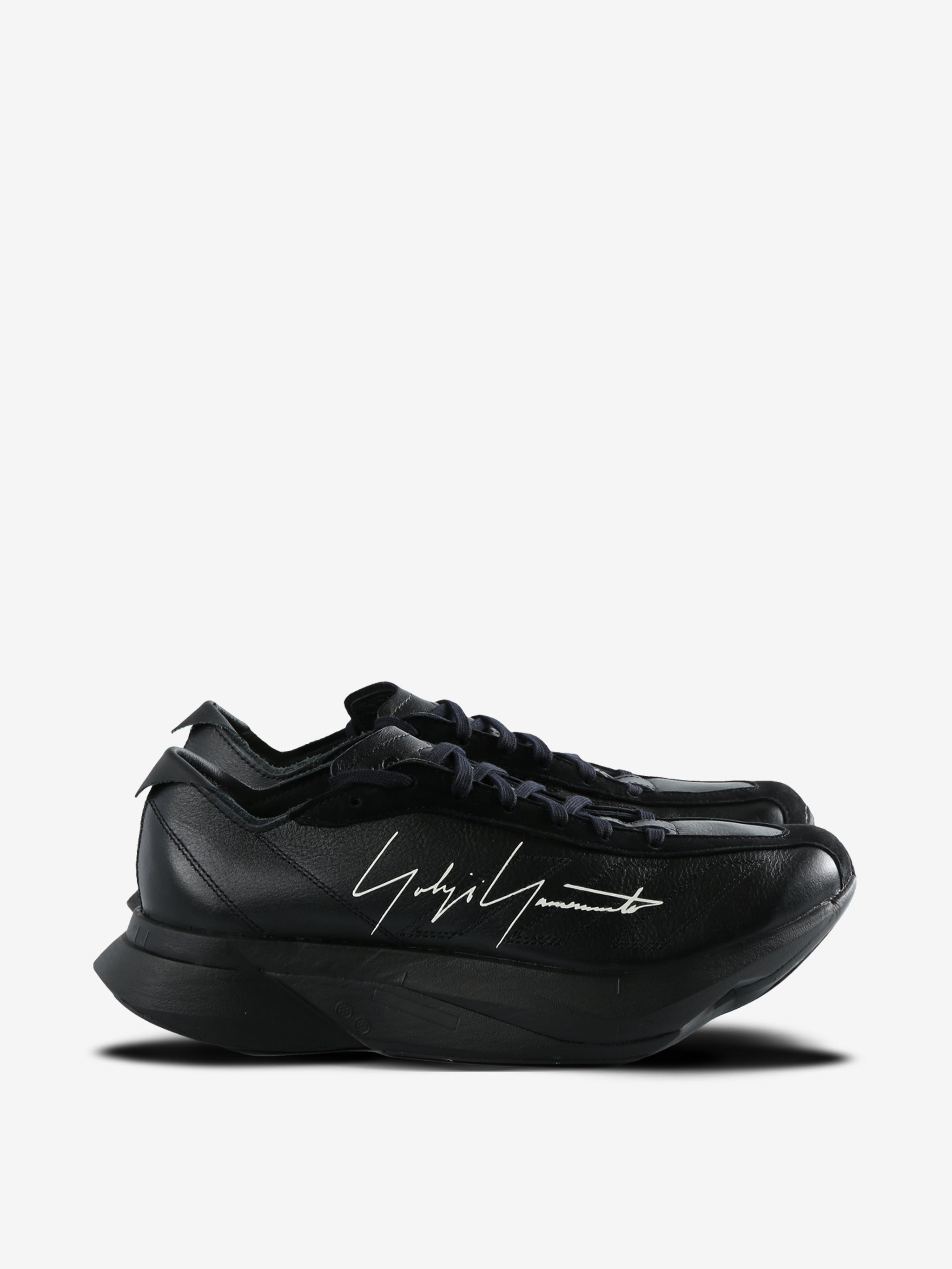 Black shoes,front view