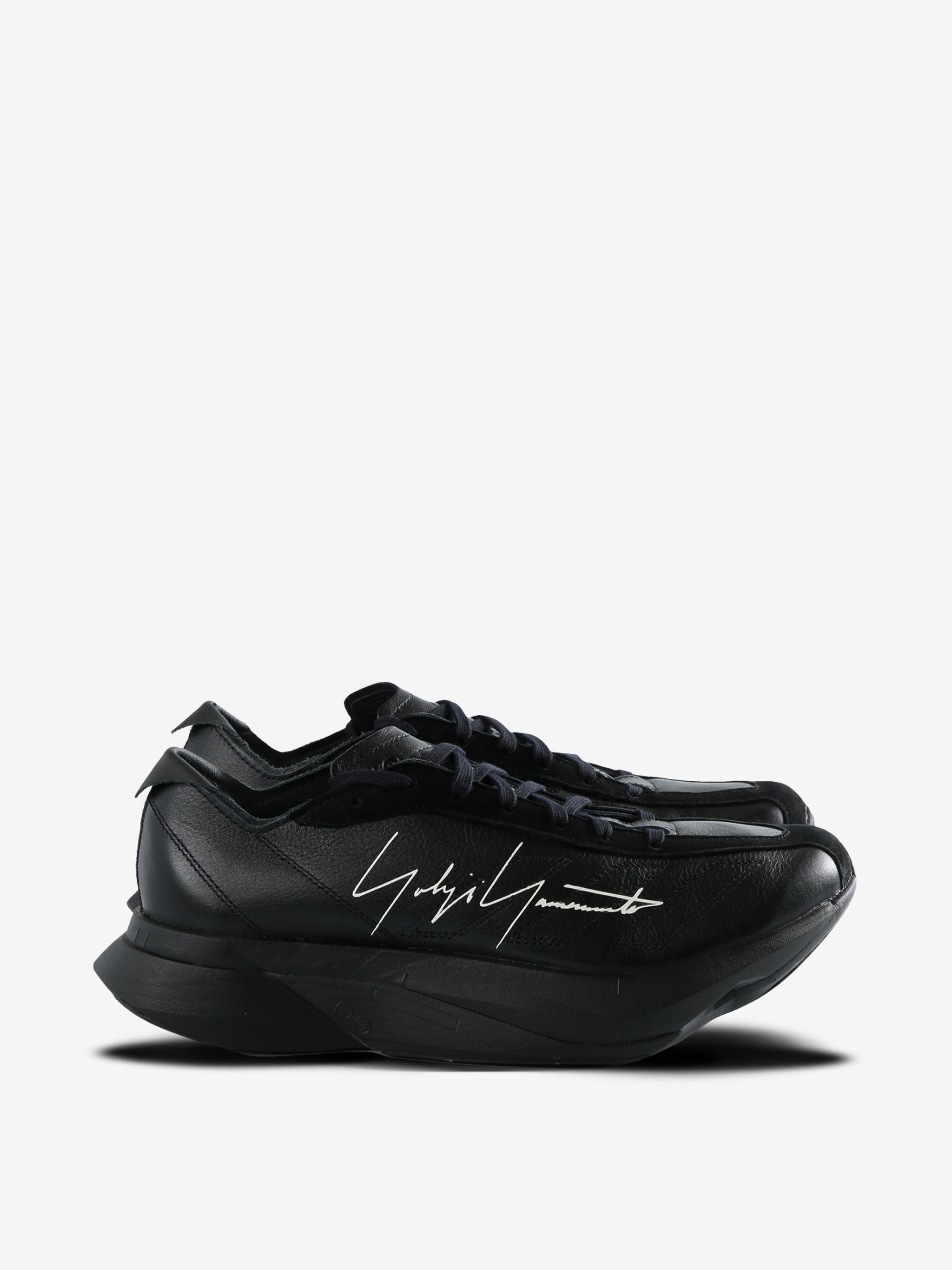 Black shoes,front view