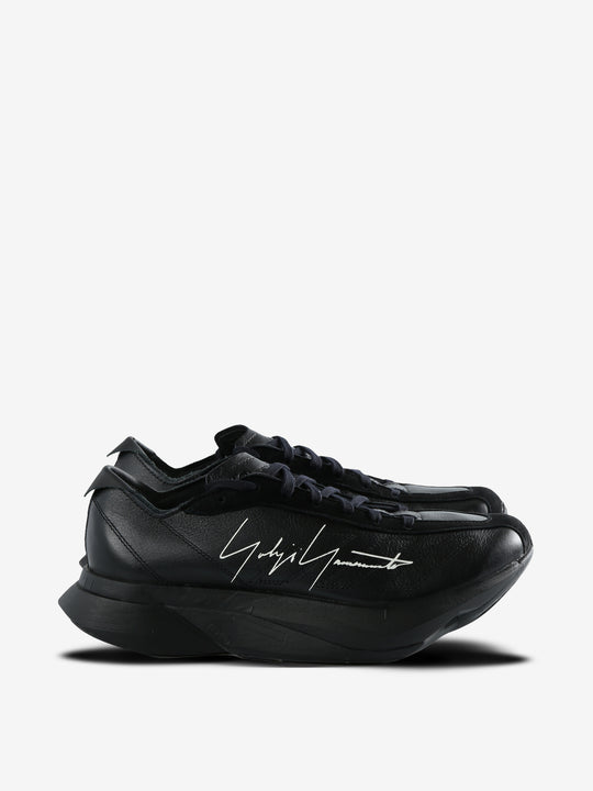 Black shoes,front view