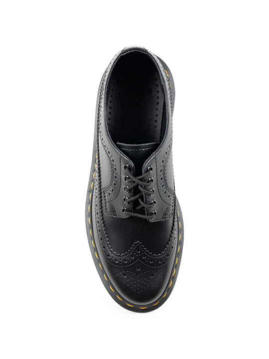 Black shoes, front view