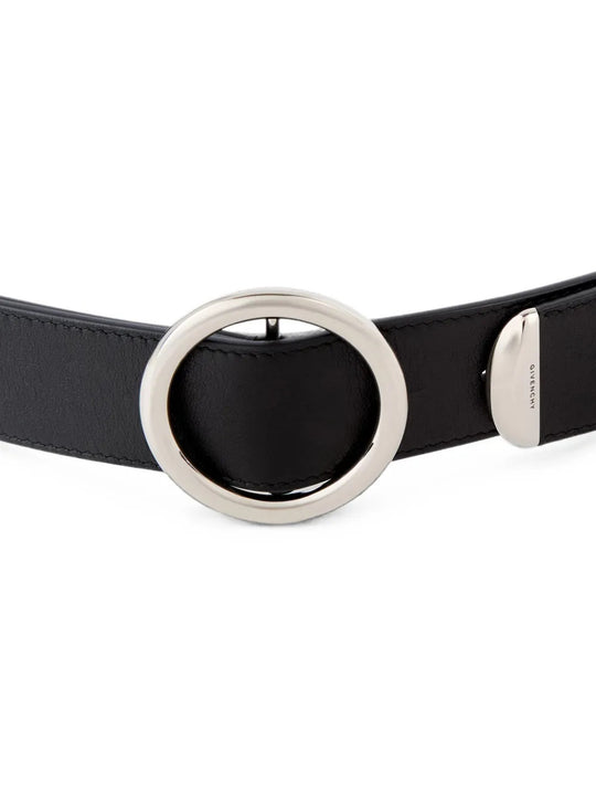 Black accessories, front view