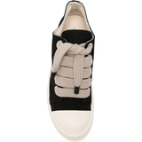 Black shoes, front view
